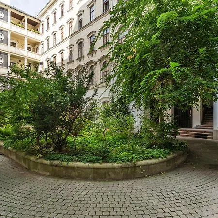 Bajcsy Boulevard Loft